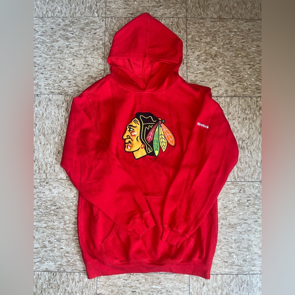 red reebok nhl blackhawks sweatshirt